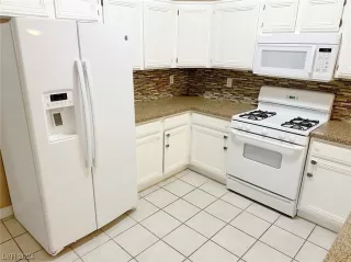 Photo #6: 2559647 Listing 