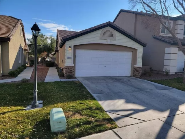 MLS: 2559650 Condo For Sale
