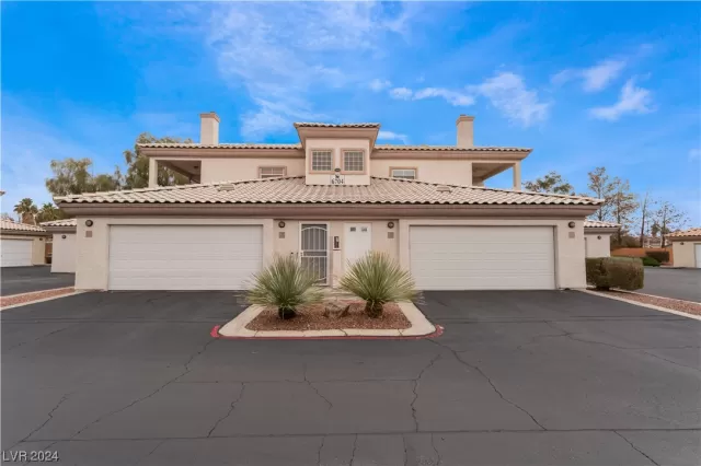 MLS: 2559691 Condo For Sale