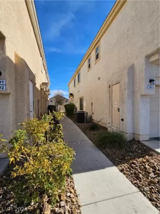 Photo #3: 2559711 Listing