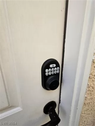 Photo #5: 2559711 Listing