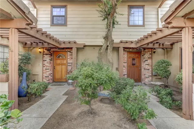 MLS: 2559747 Condo For Sale