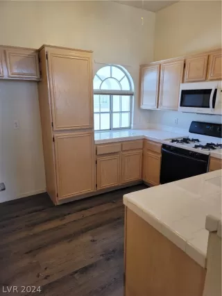 Photo #6: 2559748 Listing 