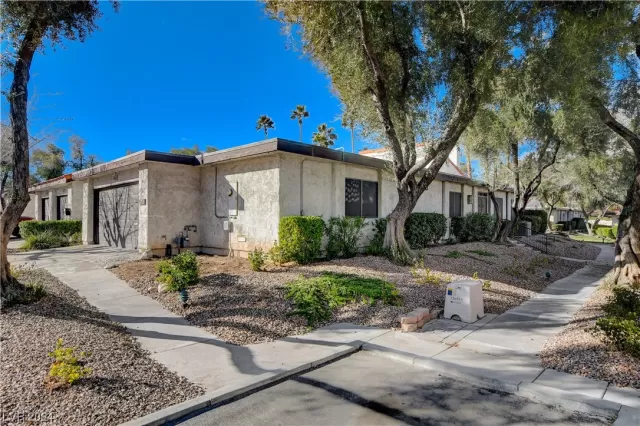 MLS: 2559764 Condo For Sale