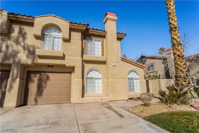 MLS: 2559778 Condo For Sale