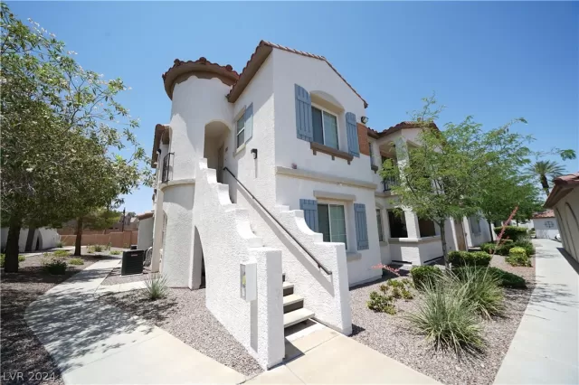 MLS: 2559783 Condo For Sale