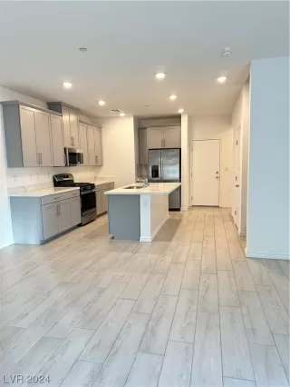 Photo #3: 2559785 Listing 