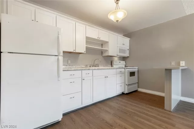 MLS: 2559814 Condo For Sale