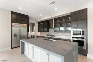Photo #1: 2559841 Listing