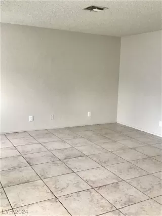 Photo #2: 2559872 Listing 