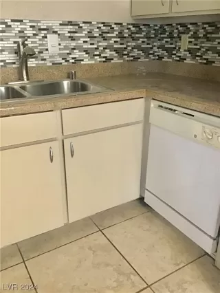 Photo #3: 2559872 Listing 