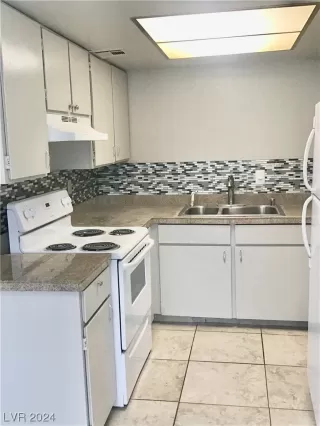 Photo #4: 2559872 Listing 