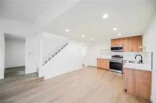 Photo #4: 2559879 Listing