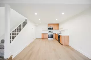 Photo #5: 2559879 Listing