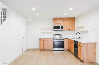 Photo #6: 2559879 Listing