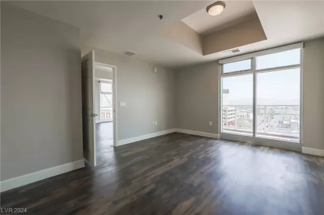 MLS: 2559880 Condo For Sale