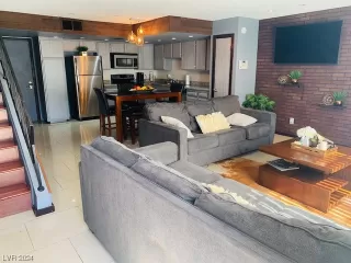 Photo #2: 2559884 Listing 