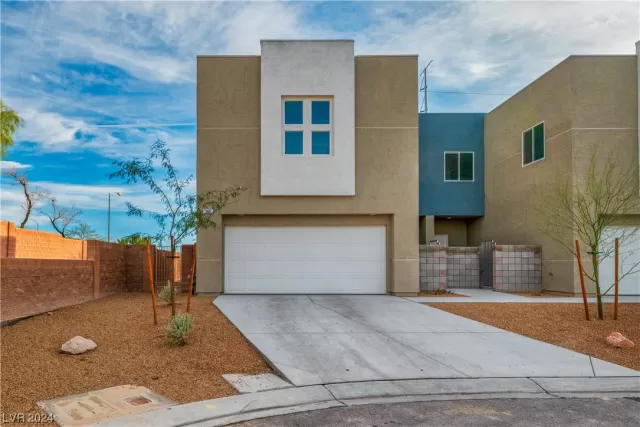 MLS: 2559898 Condo For Sale