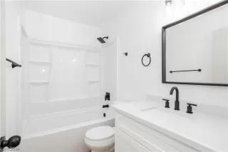 Photo #3: 2559903 Listing