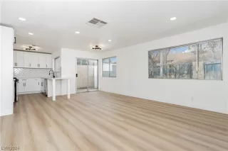 Photo #6: 2559903 Listing