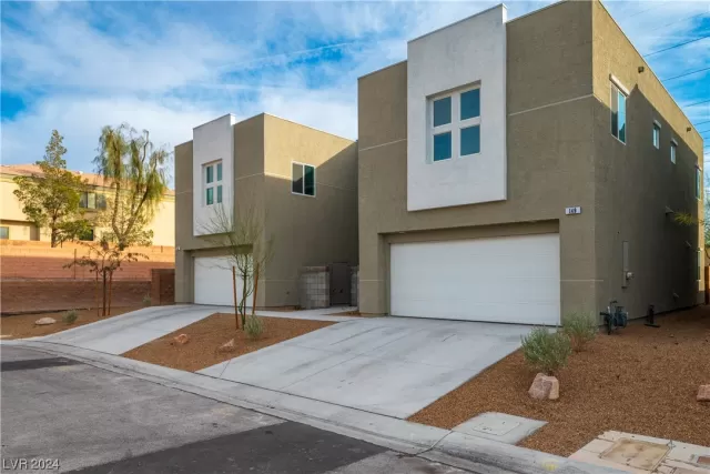 MLS: 2559904 Condo For Sale