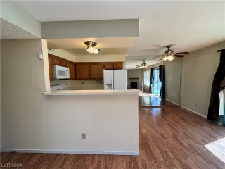 Photo #2: 2559906 Listing 