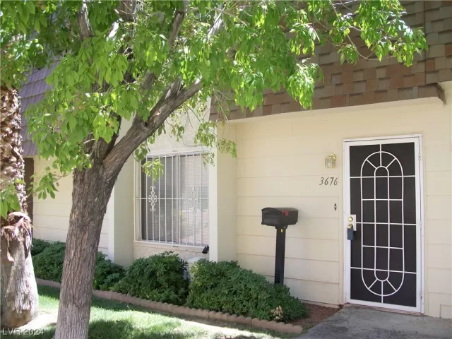 MLS: 2559933 Condo For Sale