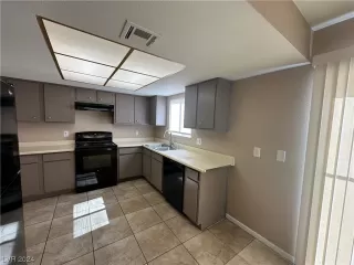 Photo #3: 2559933 Listing 