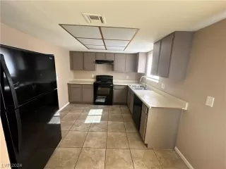 Photo #4: 2559933 Listing 