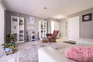 Photo #2: 2559943 Listing