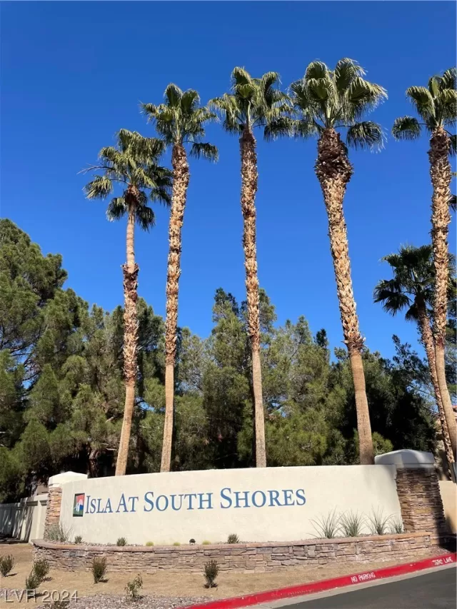 MLS: 2559977 Condo For Sale