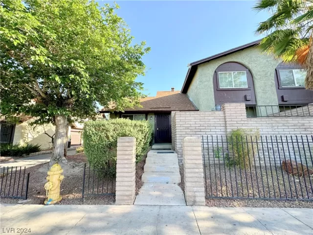 MLS: 2559984 Condo For Sale