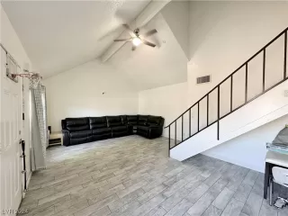 Photo #4: 2559984 Listing