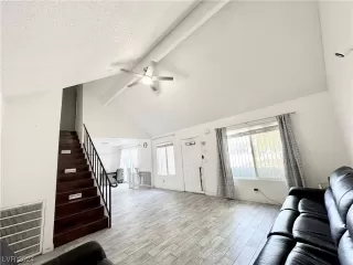 Photo #5: 2559984 Listing