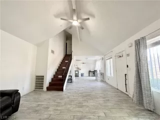 Photo #6: 2559984 Listing