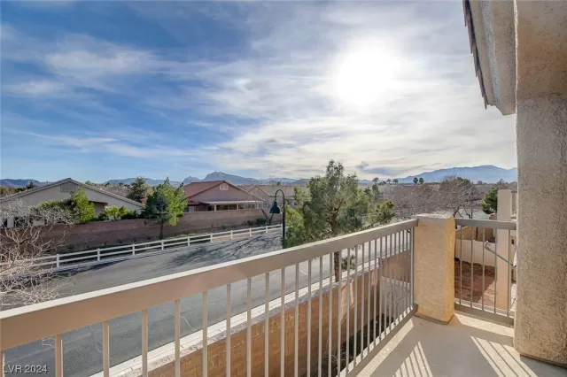 MLS: 2560030 Condo For Sale