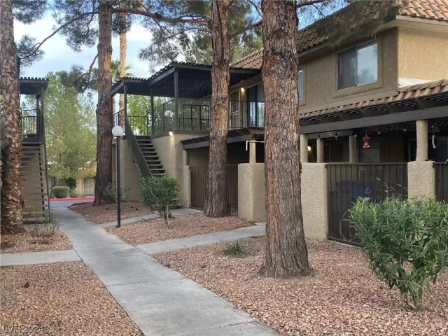 MLS: 2560046 Condo For Sale