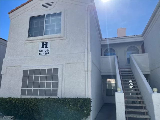 MLS: 2560049 Condo For Sale