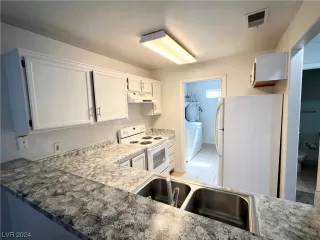 Photo #3: 2560049 Listing 