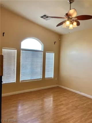 Photo #5: 2560070 Listing