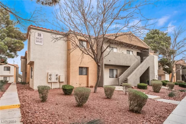 MLS: 2560100 Condo For Sale