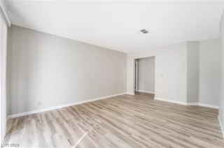 Photo #6: 2560100 Listing 