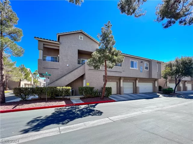 MLS: 2560133 Condo For Sale