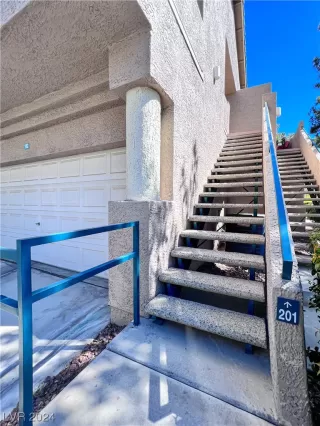 Photo #1: 2560133 Listing 