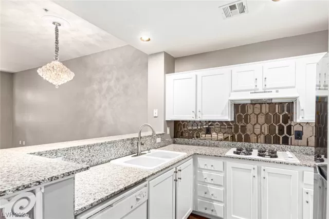 MLS: 2560151 Condo For Sale