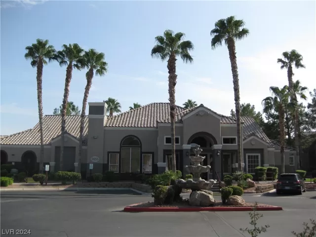 MLS: 2560161 Condo For Sale