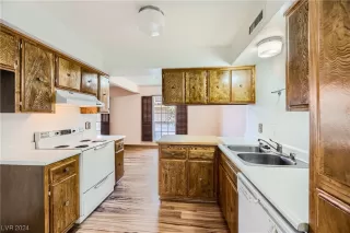 Photo #4: 2560166 Listing 