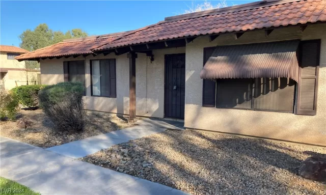 MLS: 2560173 Condo For Sale