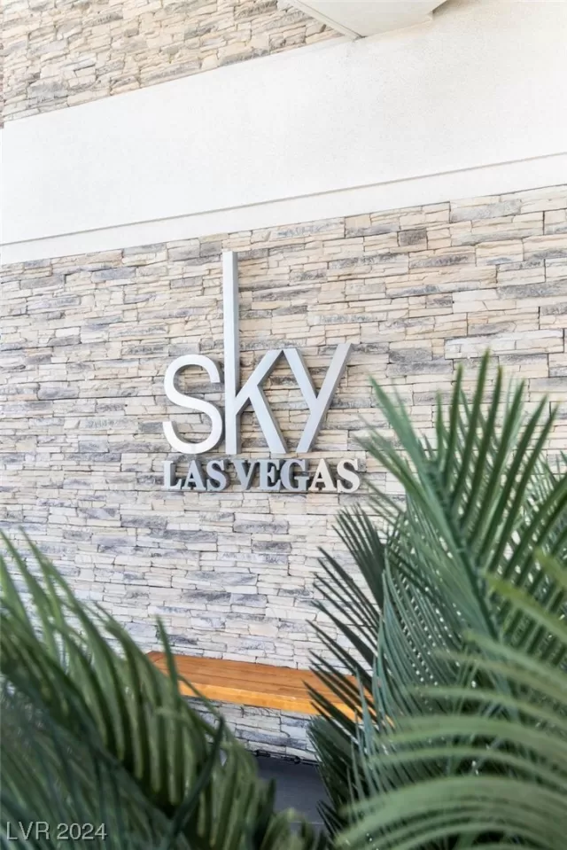 MLS: 2560179 Condo For Sale