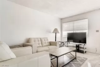 Photo #1: 2560192 Listing